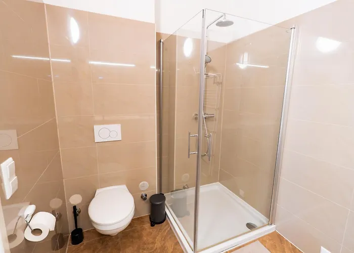 215 Wien 4-6 Pers 42m2 דירה